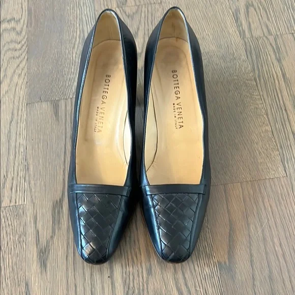 Bottega Veneta Black Textured Leather Heels with Square Toe - Picture 1 of 4